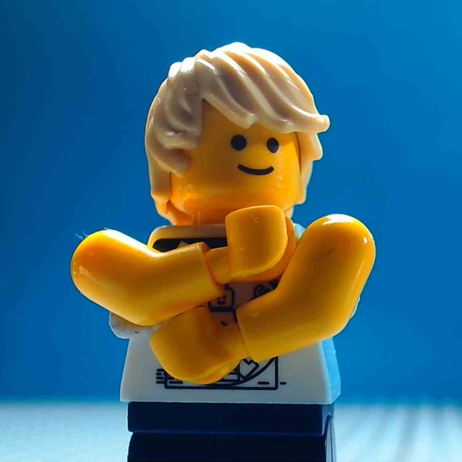 Lego man blonde online hair