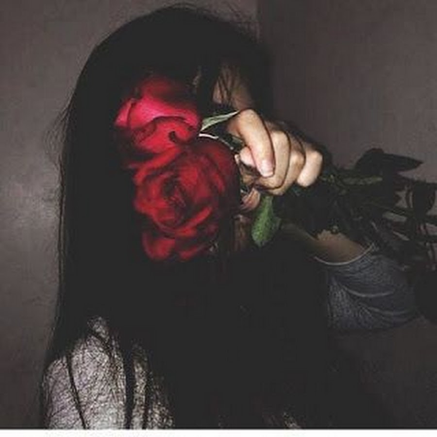 Девушка с розами без лица