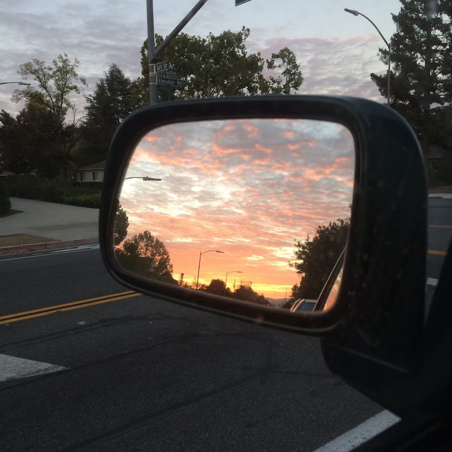 Закат в зеркале машины