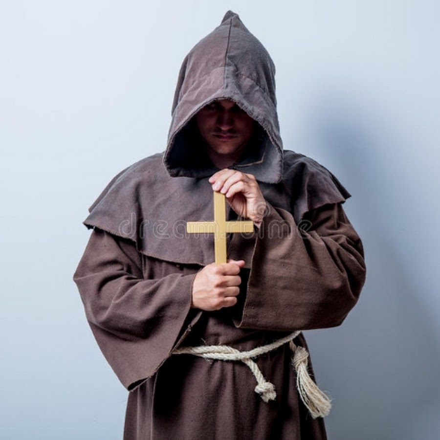 Монах в капюшоне с крестом