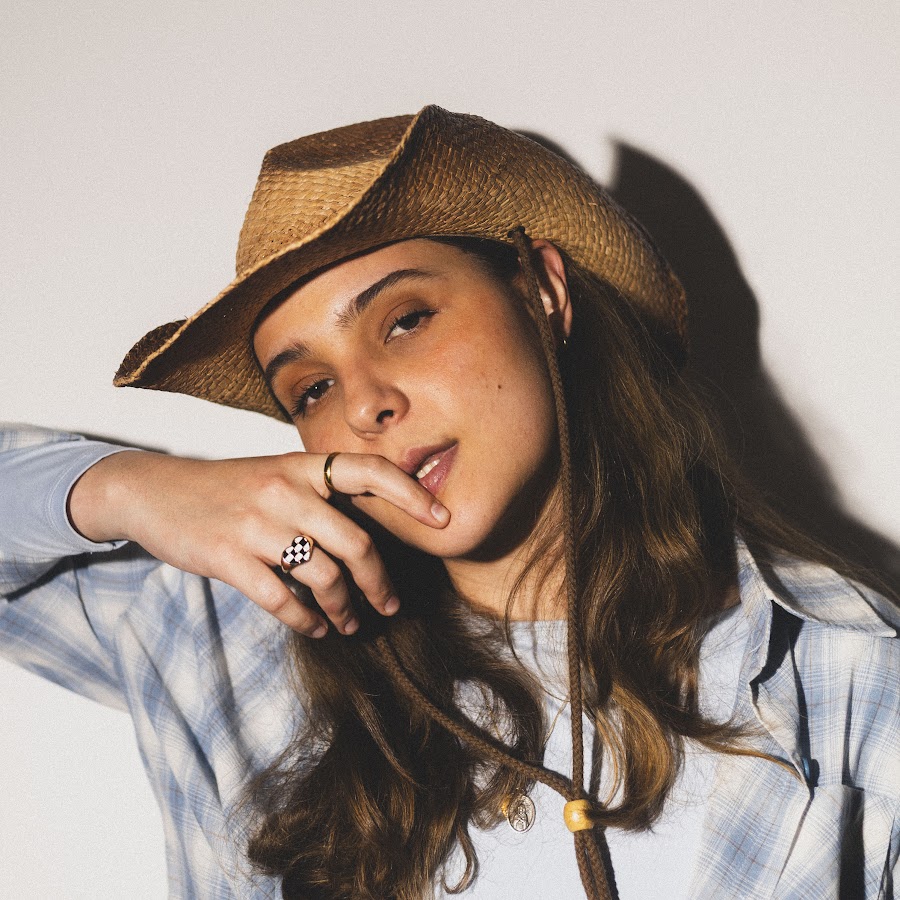 Laura Stangl @laurastangl