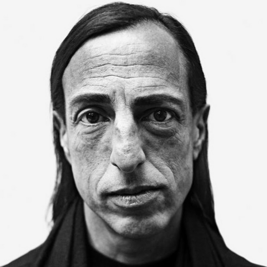 Рик оувенс. Рик Оуэнс. Создатель Рик Овенс. Rick Owens дизайнер. Рикиовенс.