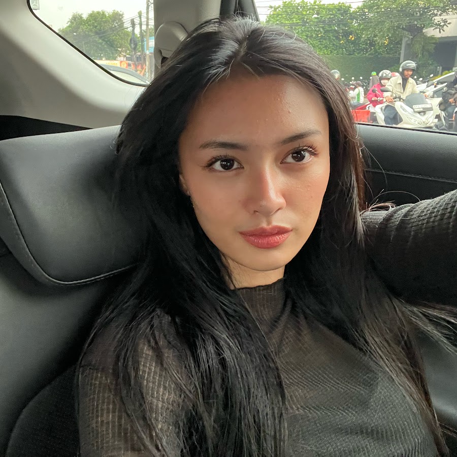 Montserrat Gizelle @montserratgizelle