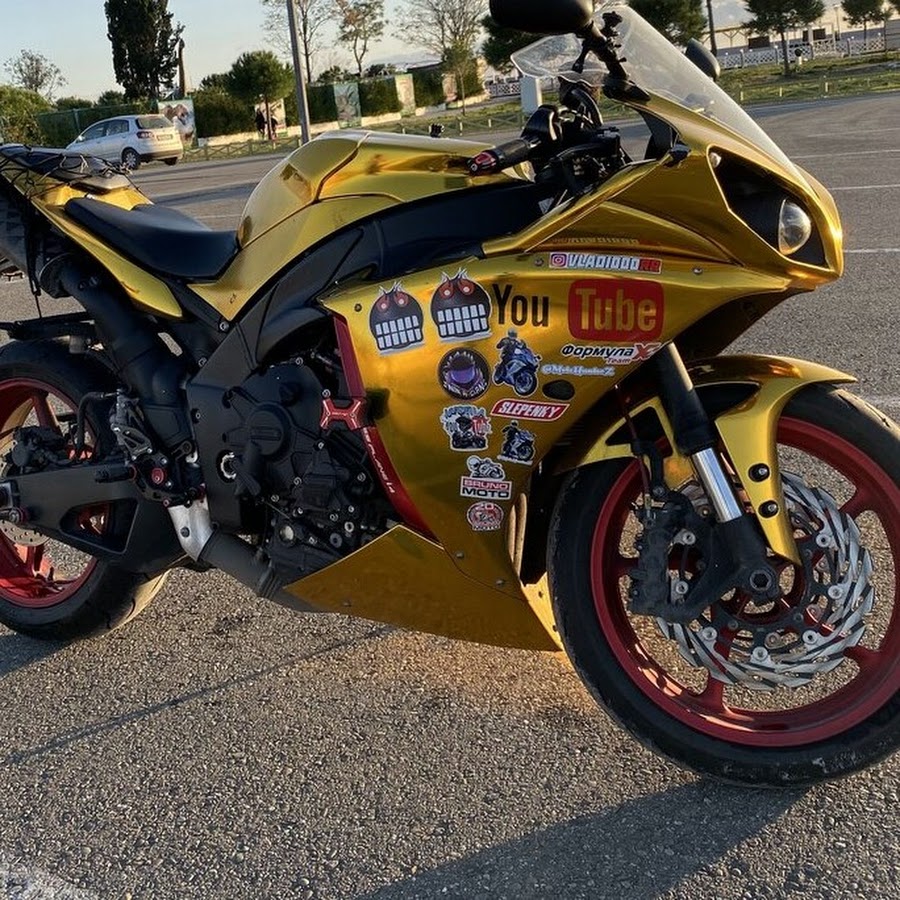 Yamaha r1 золотой с чёрным