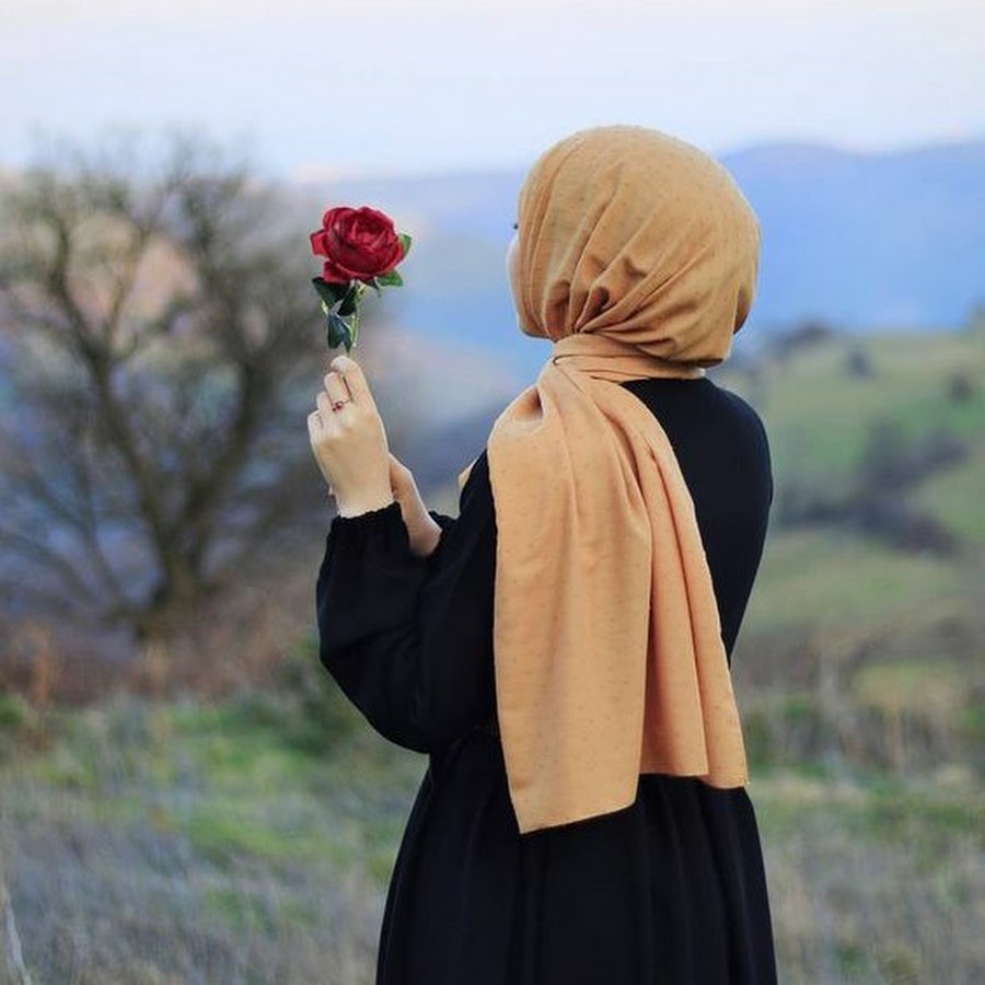 Фото девушки в хиджабе без лица со спины