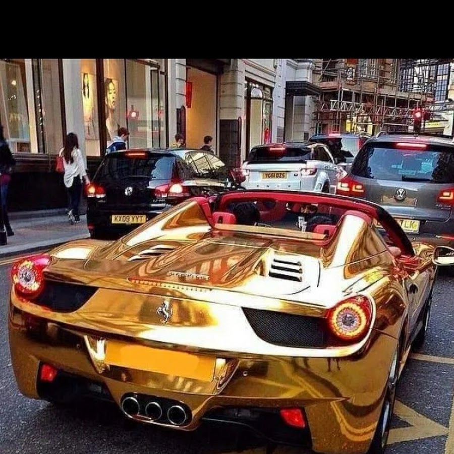 Золотистый Ferrari