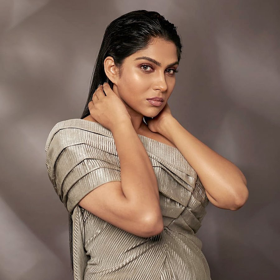 Swasika Vijay - YouTube