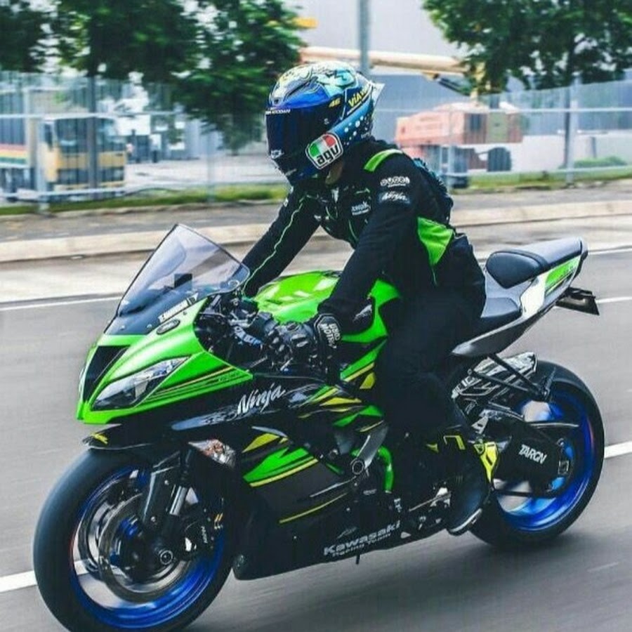 Kawasaki байкер