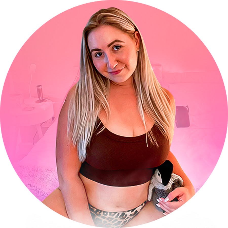 Emely Davis - YouTube