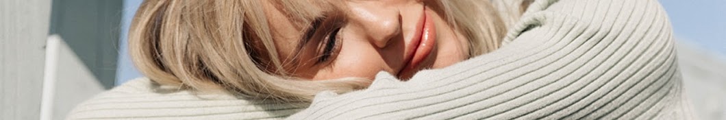 Cassie Randolph Banner