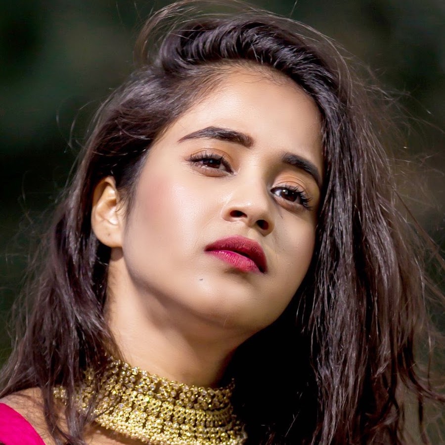 Deepthi Sunaina - YouTube