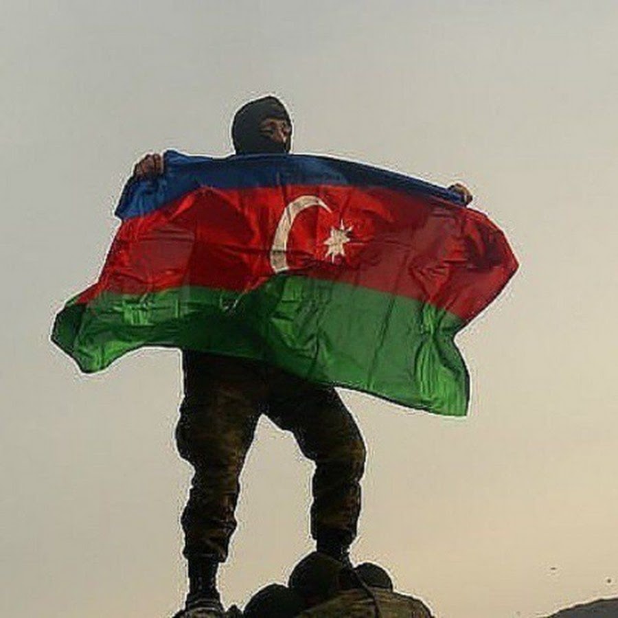 Азербайджанский флаг в Карабахе