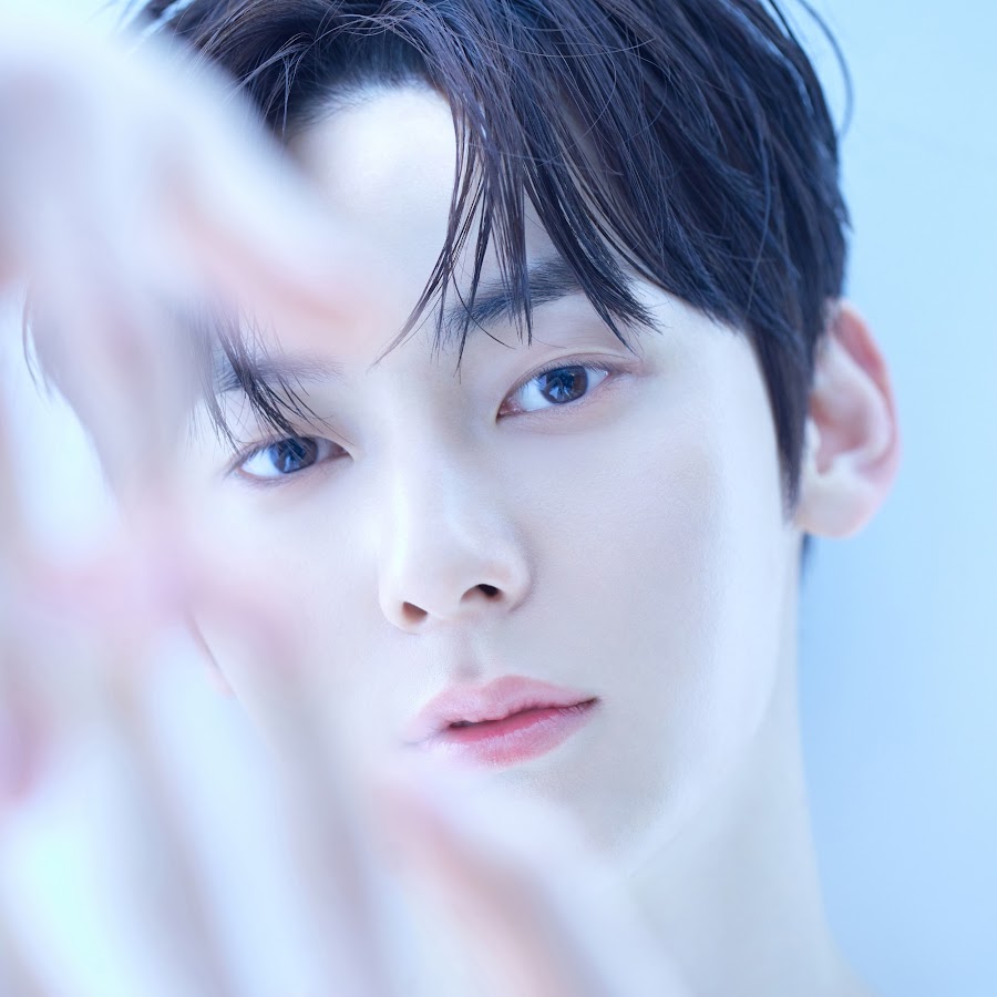 HWANG MIN HYUN @hwangminhyun_pledis