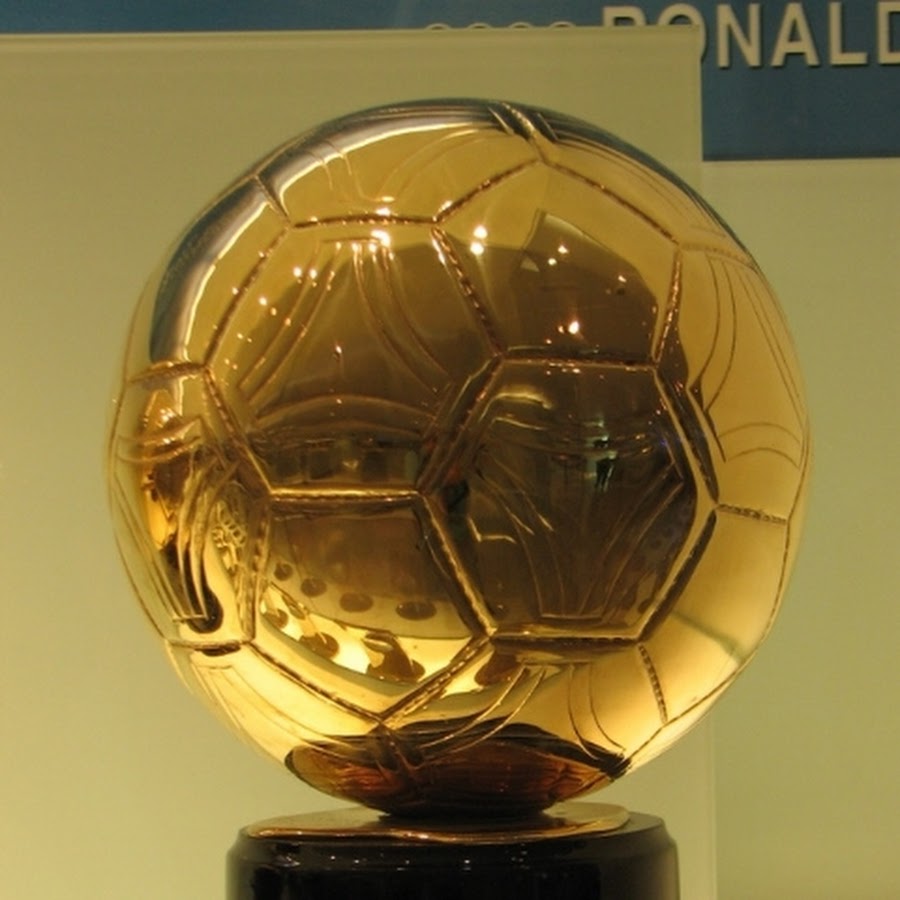 Golden ball. Золотой мяч Франс футбол. «Золотой мяч» France Football (1956–2009). Мяч футбольный золотистый с. Золотой футбольный мяч на подставке.