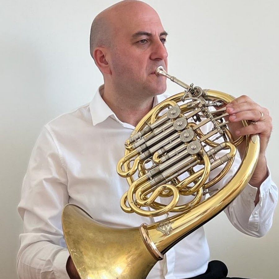 A FRENCH HORN STORY (MOZART & CO)