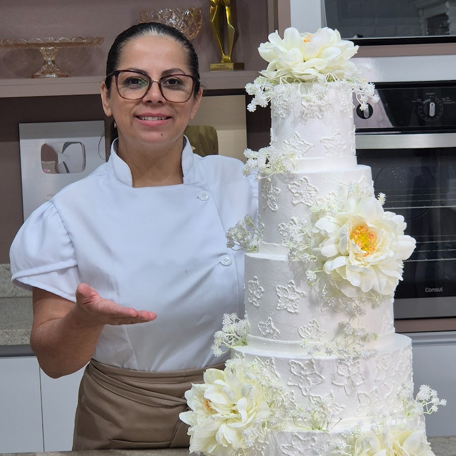 PARIS CAKE DESIGNER @pariscakedesigner