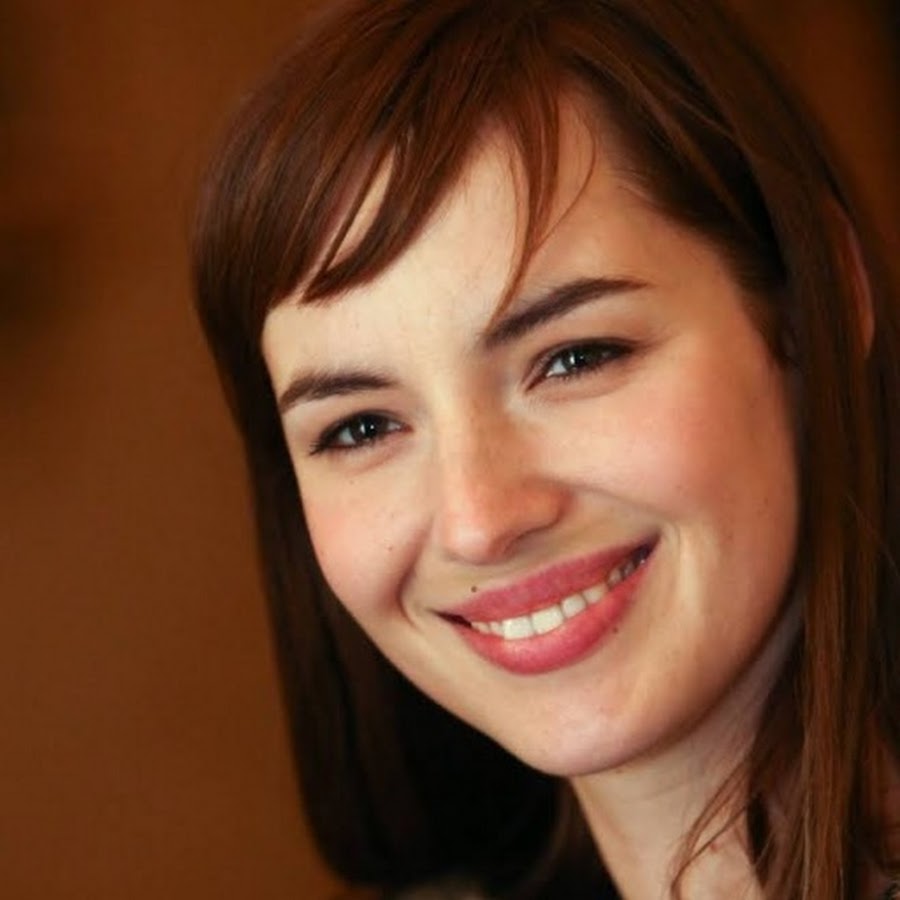 Louise Bourgoin 2021. Ариан бургуэн.