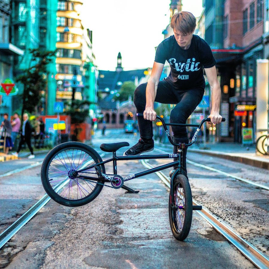 BMX катаются