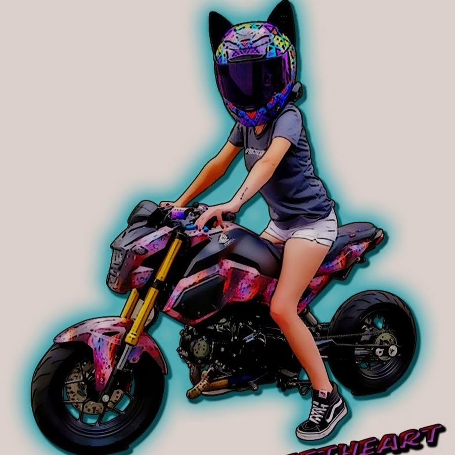 Мультяшная девочка на мотоцикле