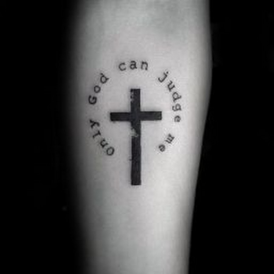 Татуировка крест с надписью