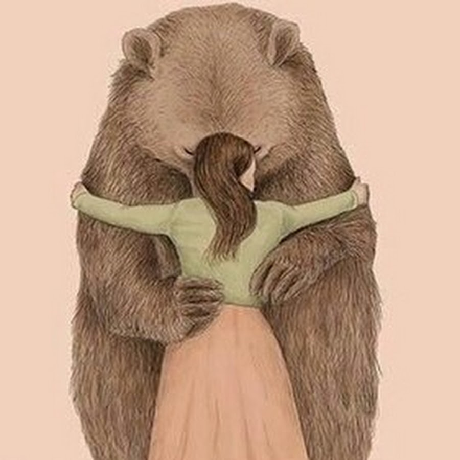 Медведь обнимает девушку
