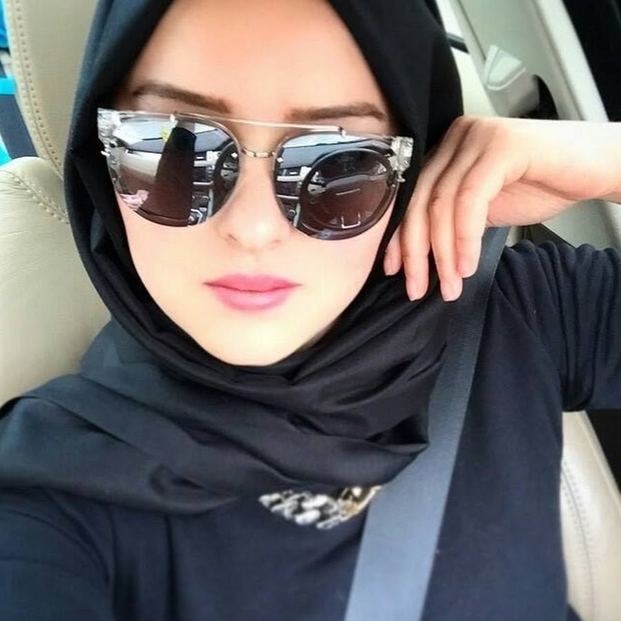 Хиджабе в очках