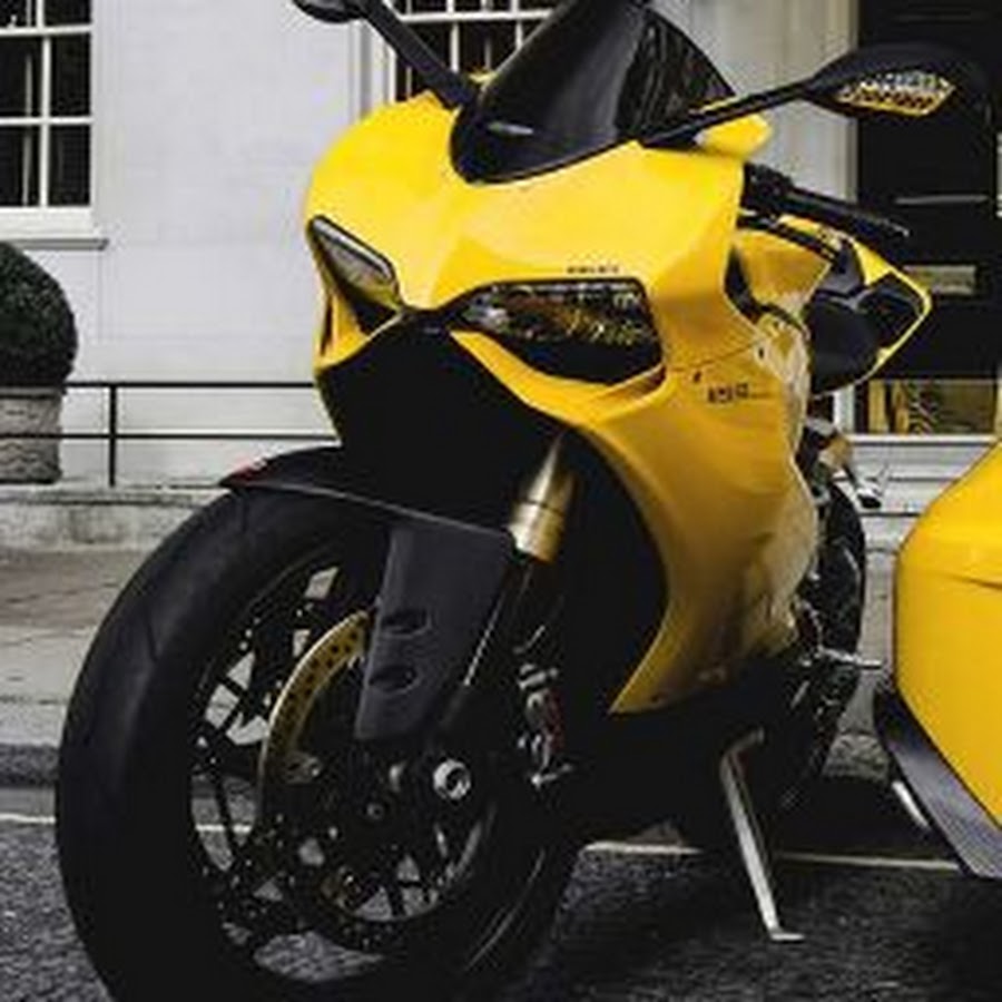 Мотоцикл Дукати желтый