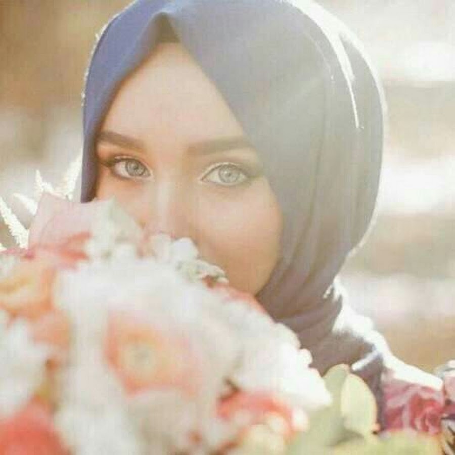 Нежная девушка в хиджабе