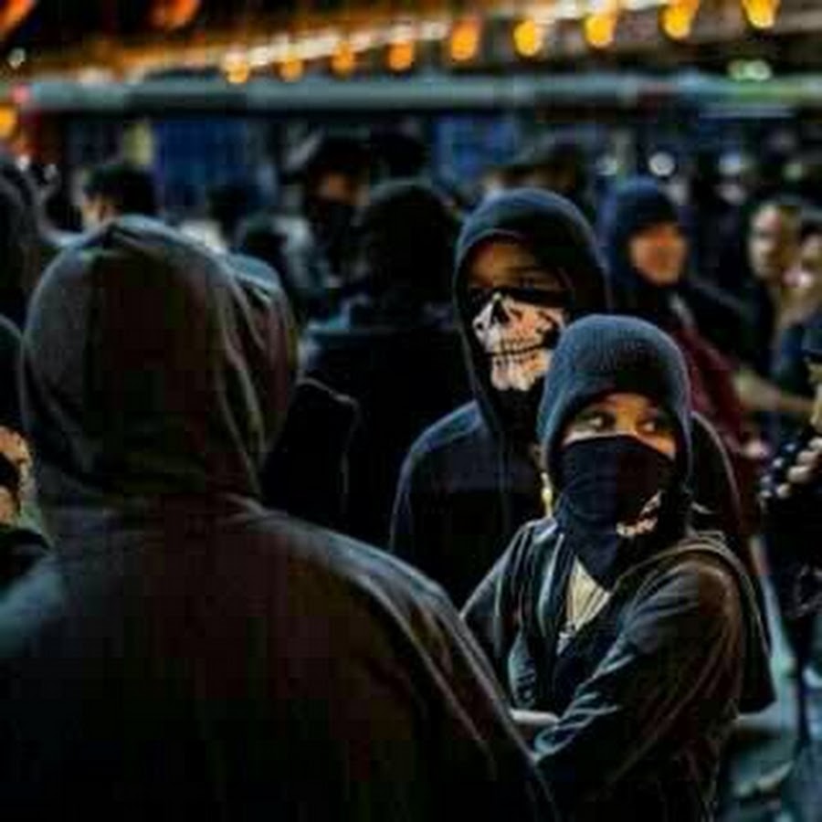 Черный блок. Чёрный блок движения. Чёрный блок Германия. Antifa толпа в маске.