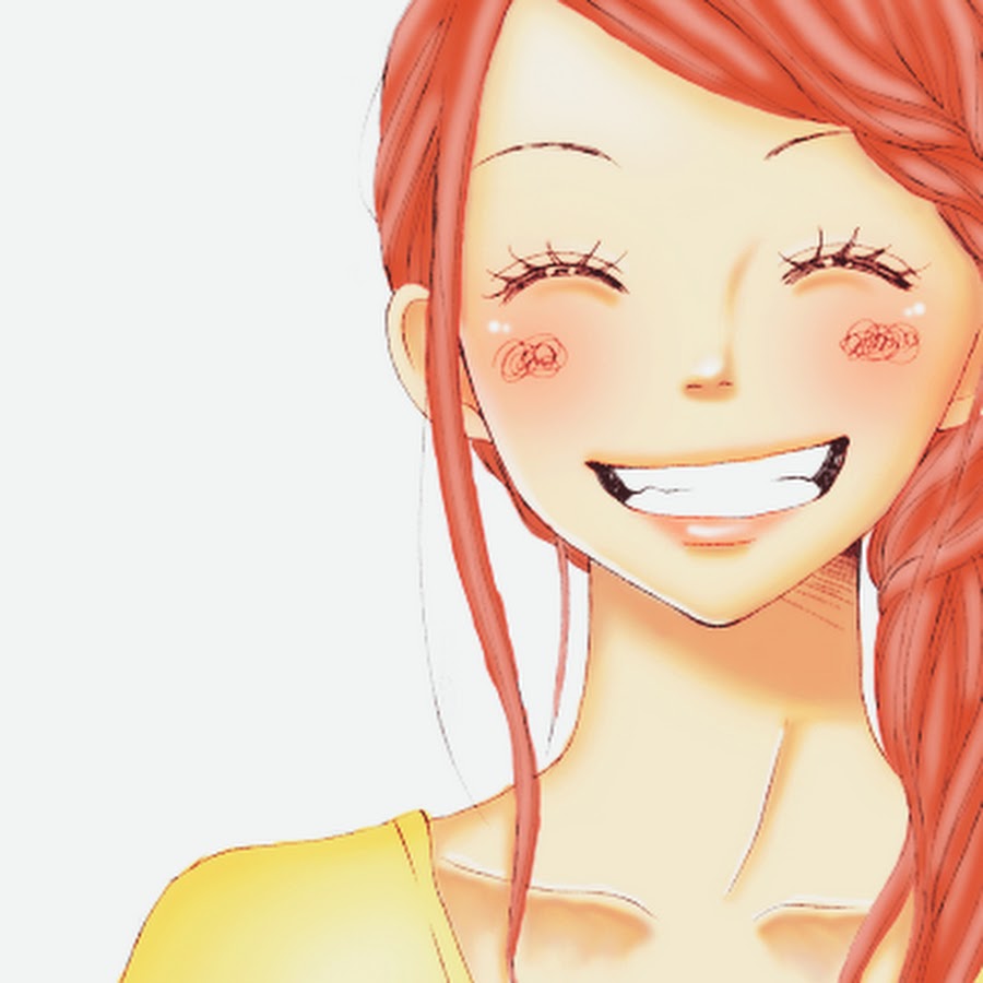 Рыжая девушка улыбается