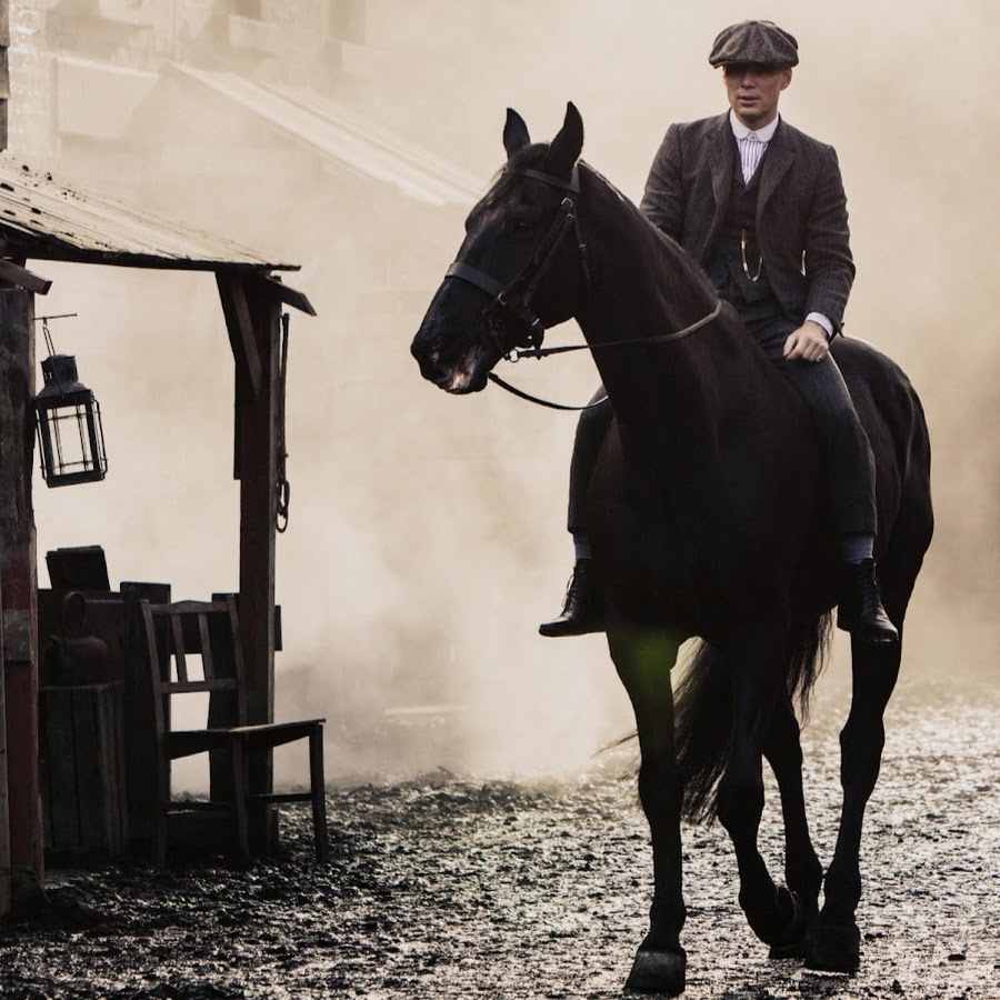 Томас Шелби фото с лошадью