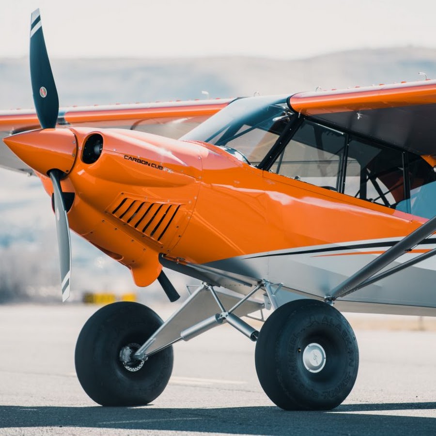 Самолет Carbon Cub