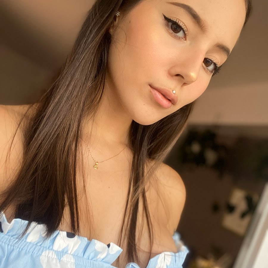 Effy Lowell - YouTube.