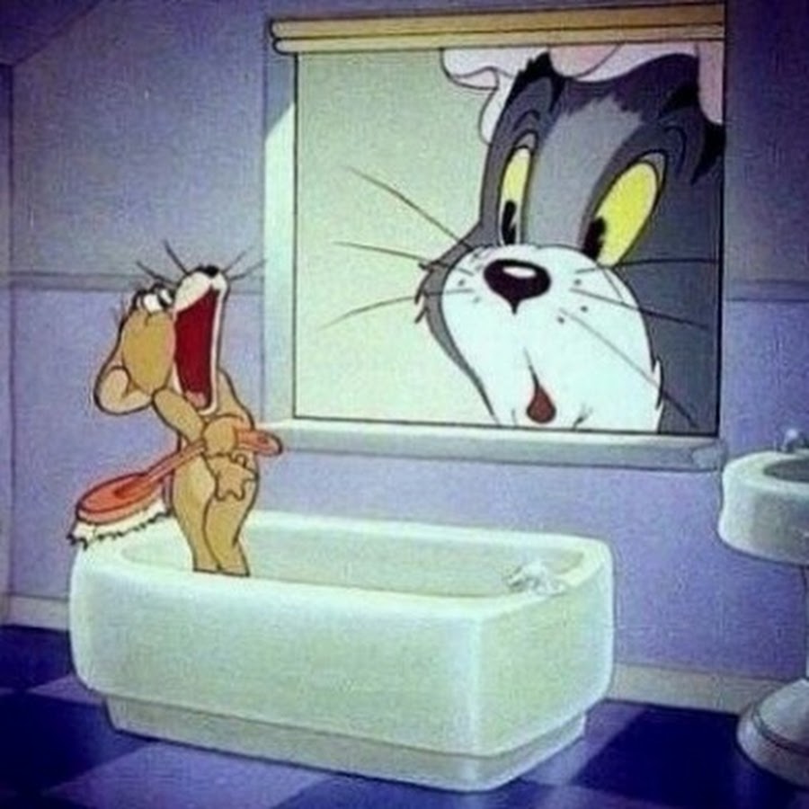 Том и Джерри мышонок моется в ванной