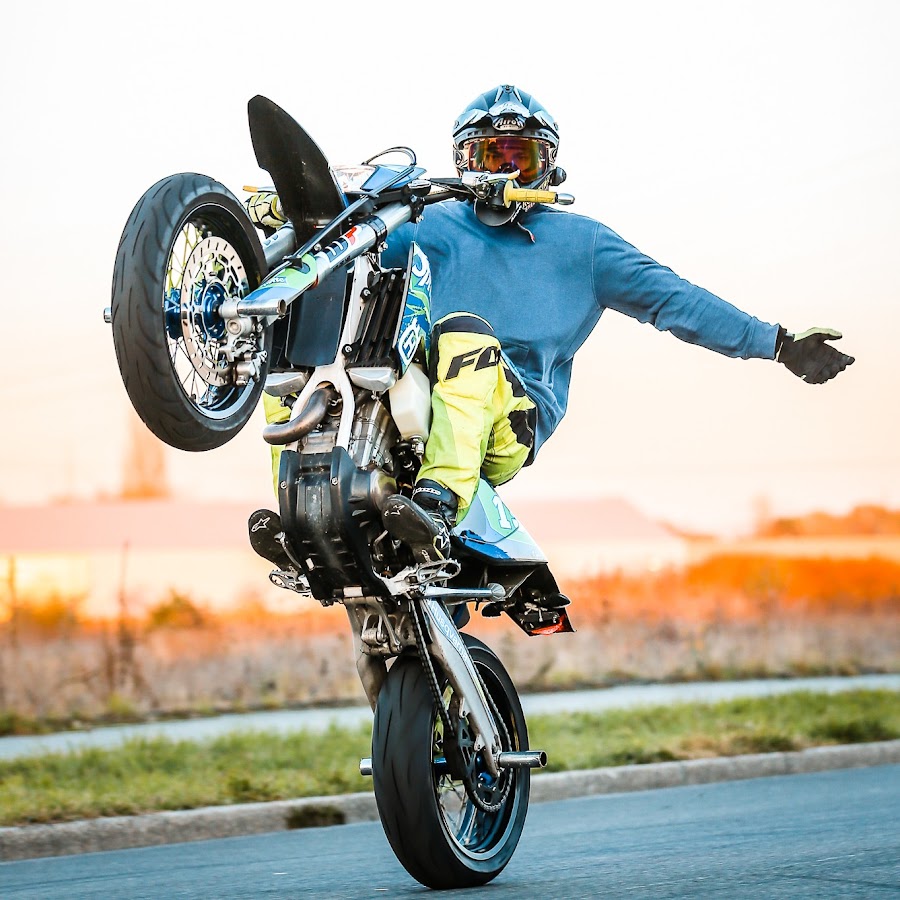 Стант на Supermoto