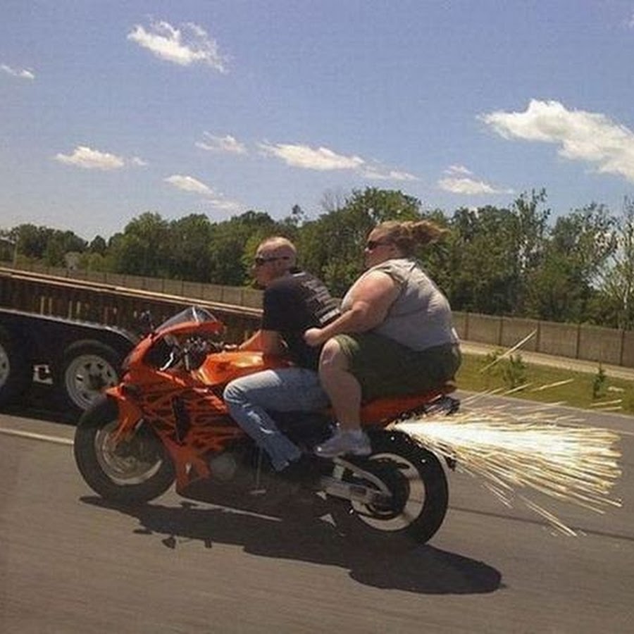 Толстая тетка на мотоцикле