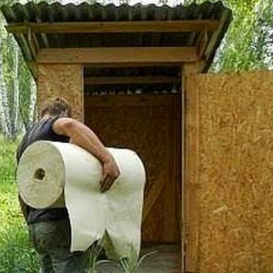 Туалетная бумага в деревенском туалете
