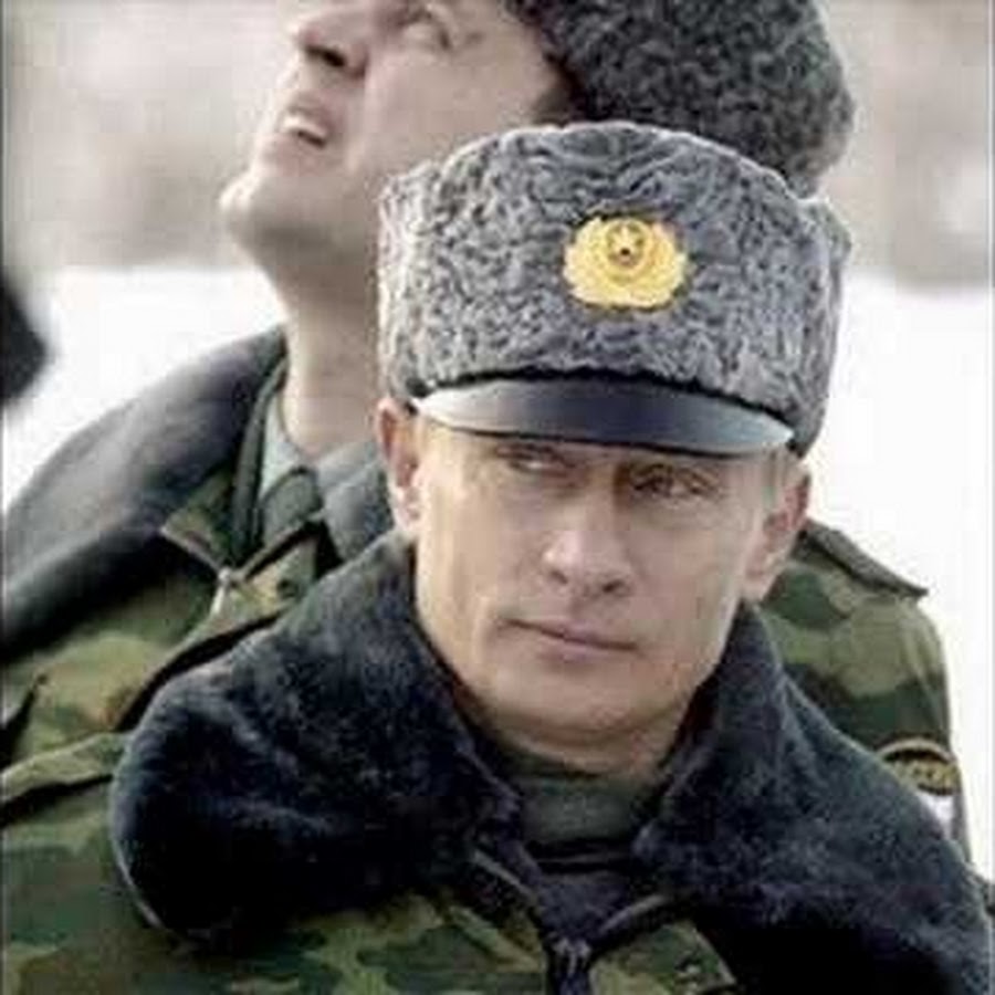 Владимир Путин в военной форме