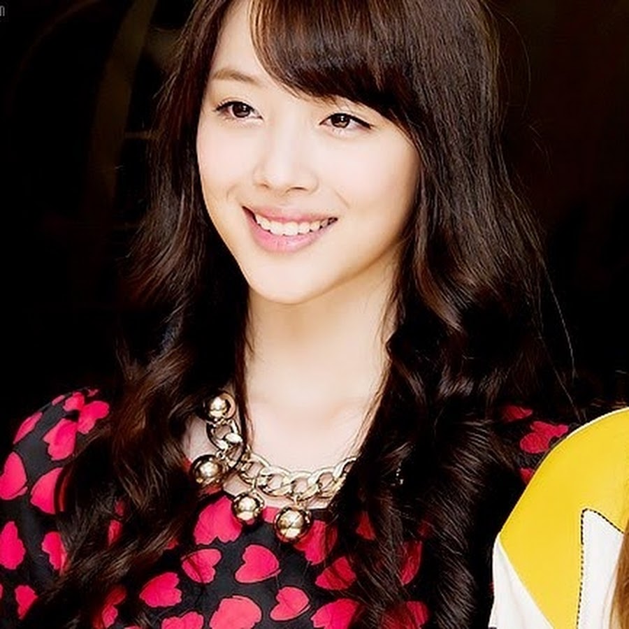 Чхве Солли с челкой. Чхве Солли зимой. Sulli f(x) Running man. Песни Солли корейской певицы.