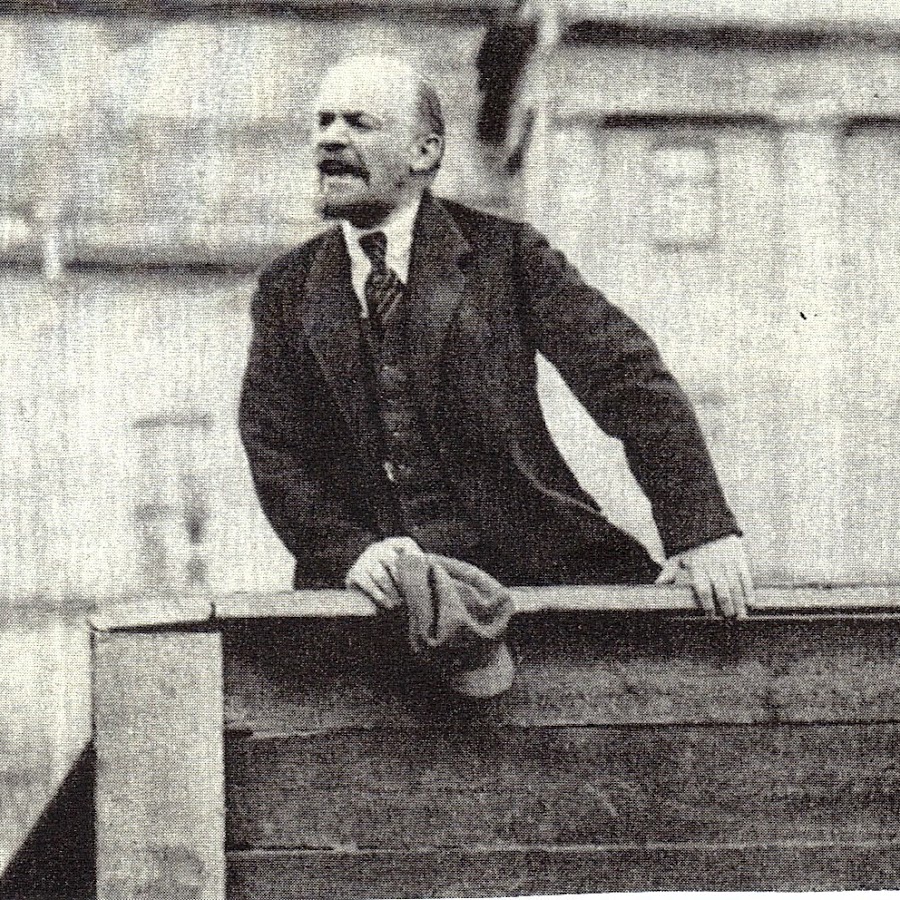 Ленин Владимир Ильич на трибуне