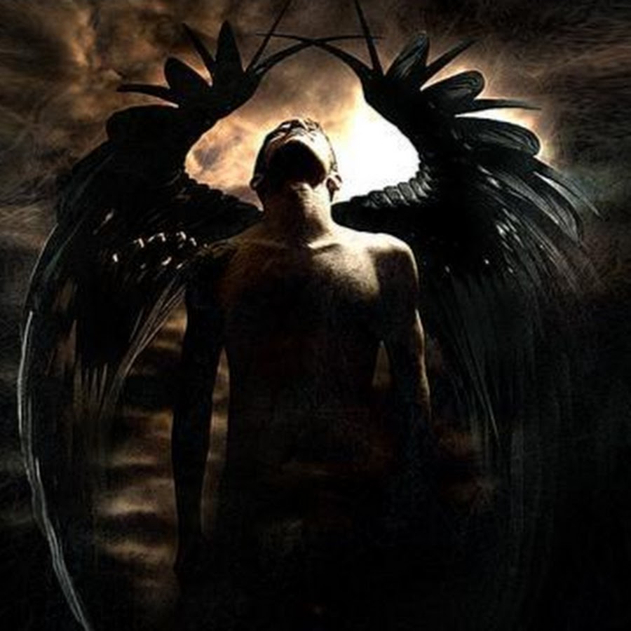 Ангел с черными крыльями мужчина