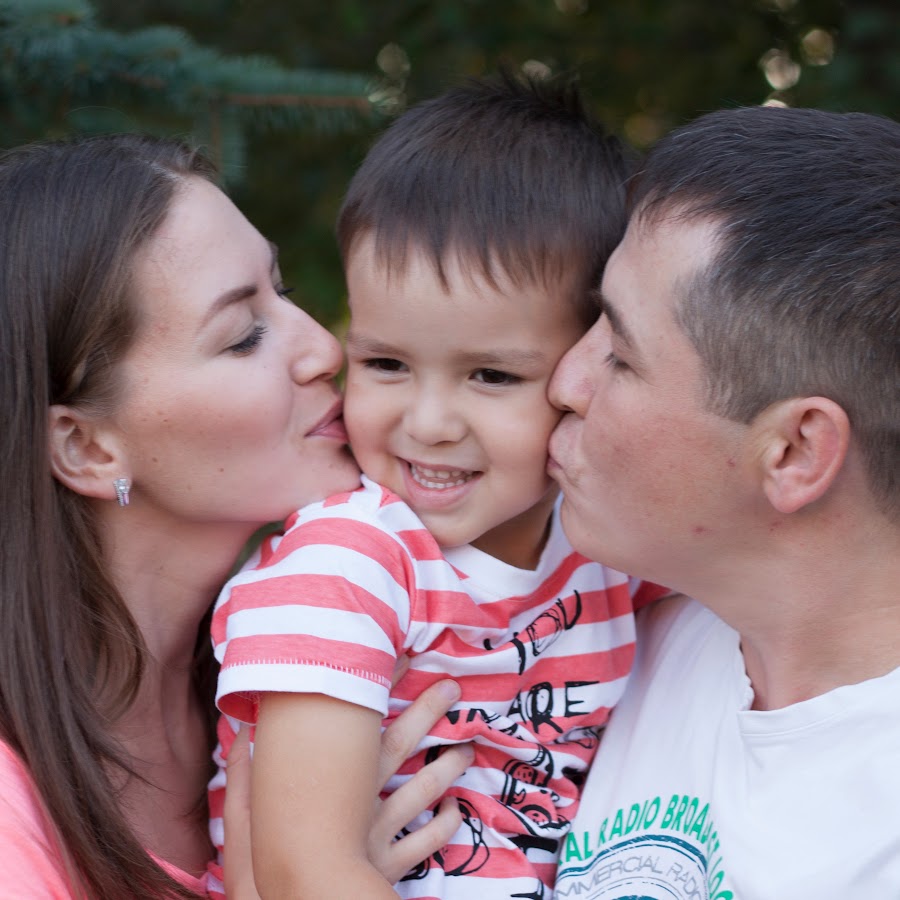 Фэмили ник. Lee Family СПБ. Дени Фэмили. Фэмили Варенчук. Маслов Фэмили.