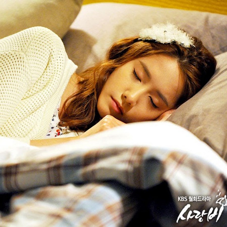 Японские спящие девушка. Спящие корейцы.