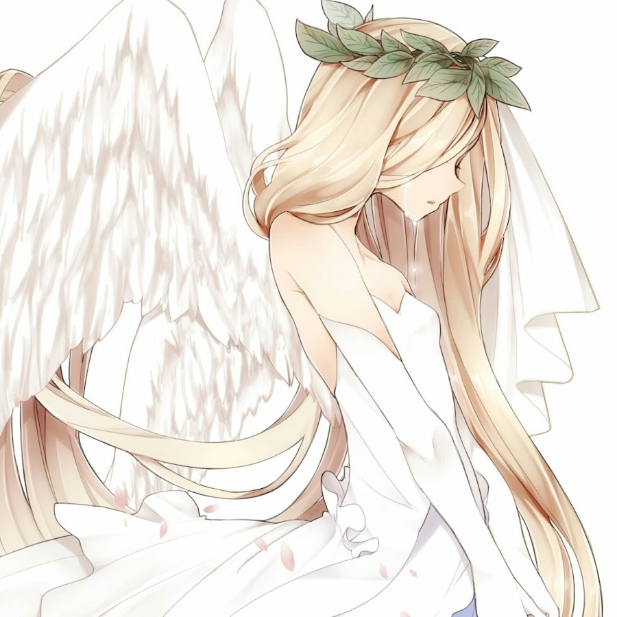 Девушка ангел с белокурыми волосами