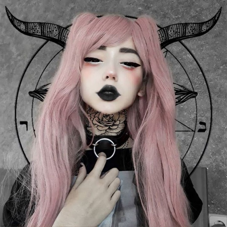 Pastel goth aesthetic