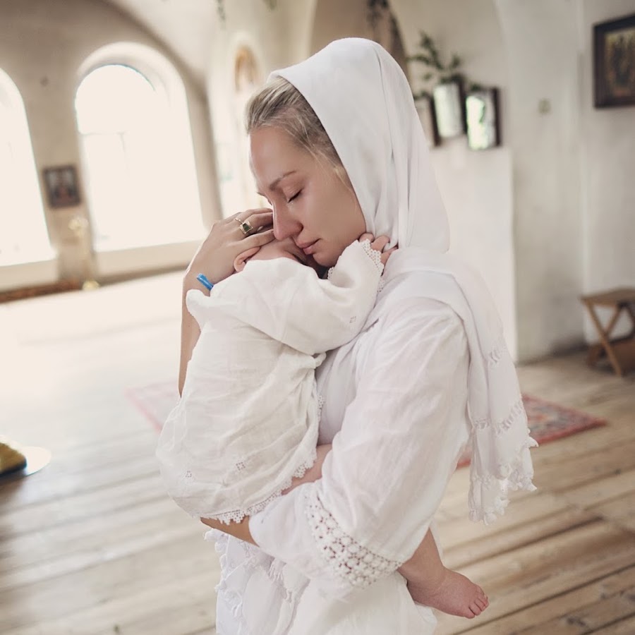 Крестная мама она мама. Одежда для крещения для крестной мамы. Одежда на крещение для мамы. Платье для крестин для крестной. Платье на крещение для крестной мамы.