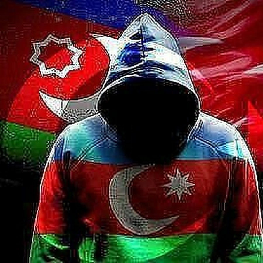 Парень с азербайджанским флагом