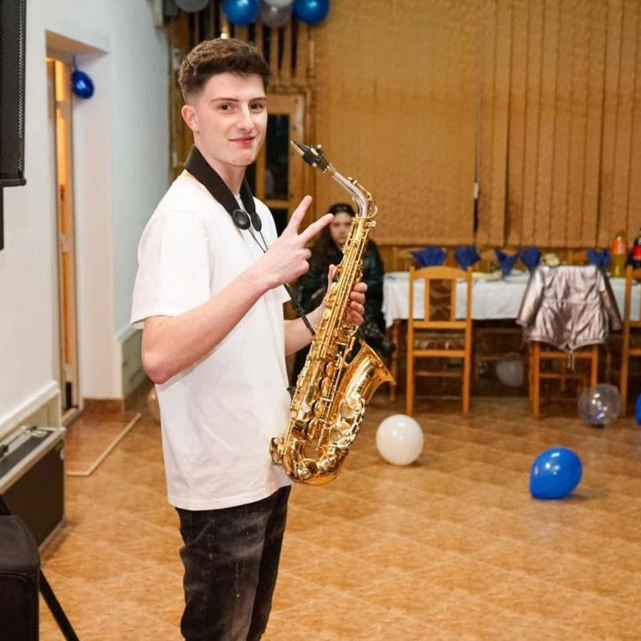 Заяц с вытянутым лицом мем