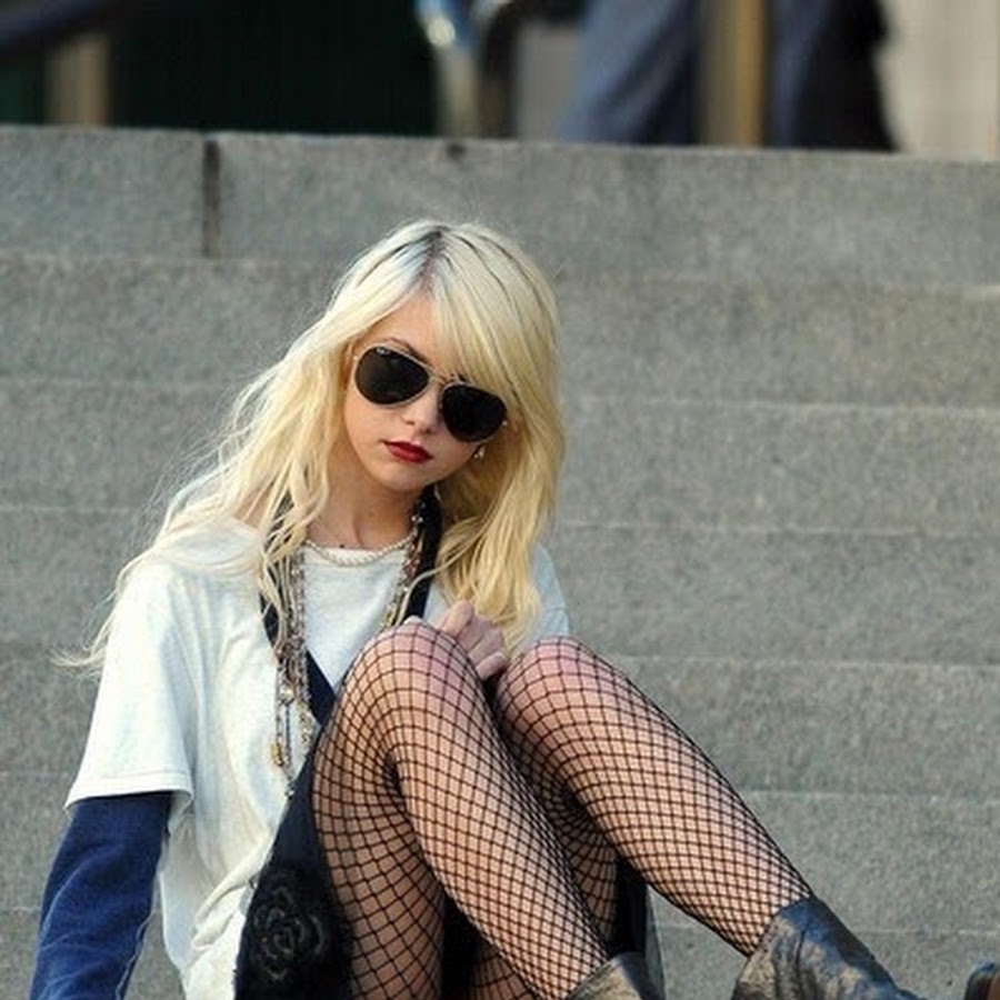 Taylor momsen hot pics