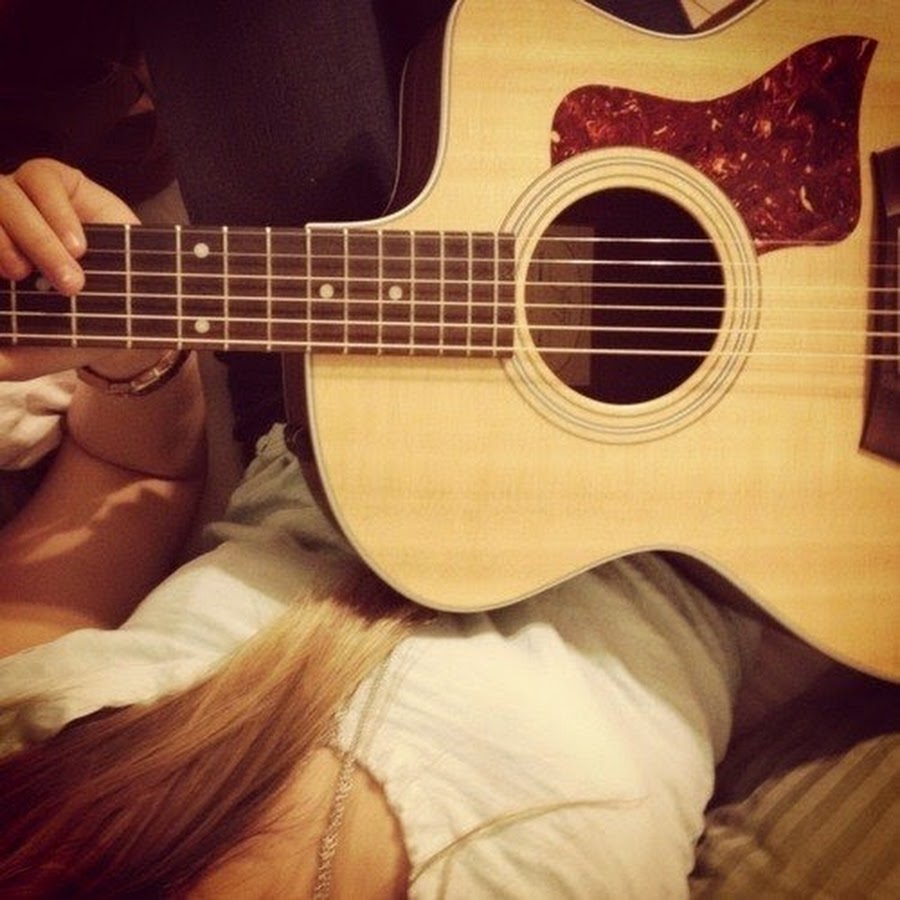 Фото девушки с гитарой без лица